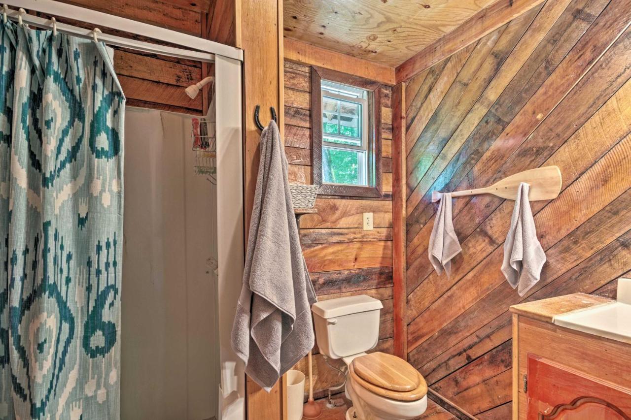 Creekside Cabin With Deck In Pisgah Forest! Barnardsville Bagian luar foto
