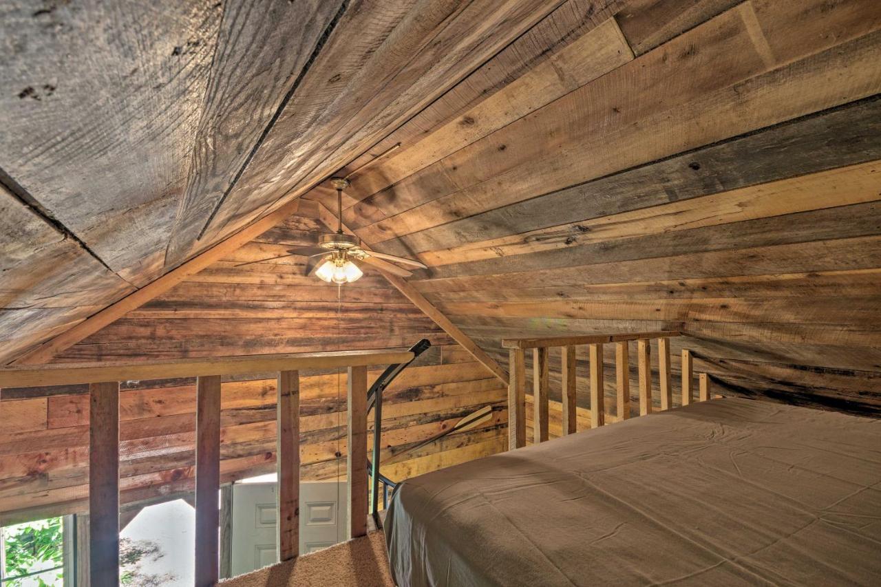 Creekside Cabin With Deck In Pisgah Forest! Barnardsville Bagian luar foto